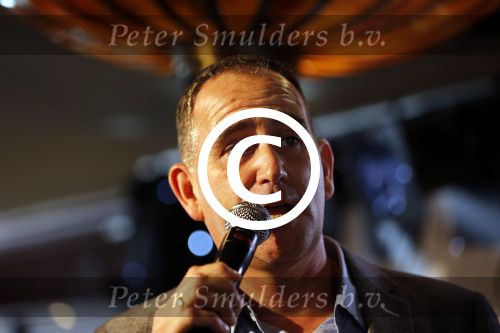 Volendam 9 augustus 2012
Uitreiking nieuwe cd en gouden cd aan Jan Smit door Nick Schilder.
Jaap Alice en Aloys Buijs zijn natuurlijk aanwezig. Willem Harlaar
Peter Smulders bv