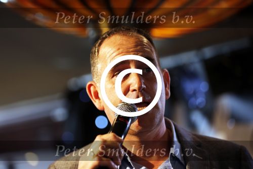 Volendam 9 augustus 2012
Uitreiking nieuwe cd en gouden cd aan Jan Smit door Nick Schilder.
Jaap Alice en Aloys Buijs zijn natuurlijk aanwezig. Willem Harlaar
Peter Smulders bv