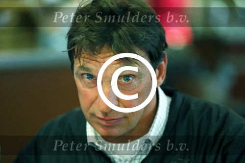 Amsterdam 19 juni 2012
Willem Holleeder signeert boek voor Ferry de Kok en Edwin Smulders .
Peter Smulders bv