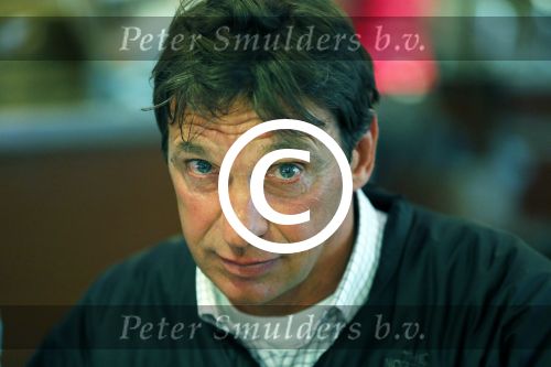 Amsterdam 19 juni 2012
Willem Holleeder signeert boek voor Ferry de Kok en Edwin Smulders .
Peter Smulders bv