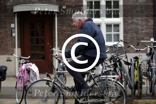 Amsterdam 27 juni 2012
Wim Kok op de fiets in Amsterdam.
Peter Smulders bv