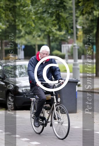 Amsterdam 27 juni 2012
Wim Kok op de fiets in Amsterdam.
Peter Smulders bv