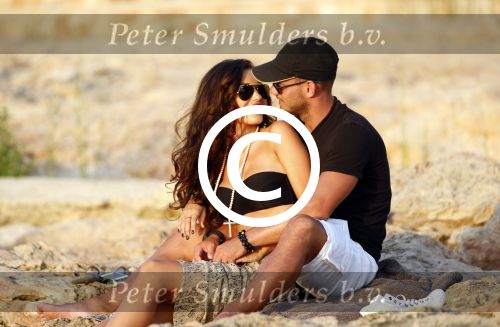 Ibiza 10 juli 2012
Wesley Sneijder en zijn vrouw Yolanthe Sneijder Cabau verliefd op ibiza genieten van de ondergaande zon.
Peter Smulders bv