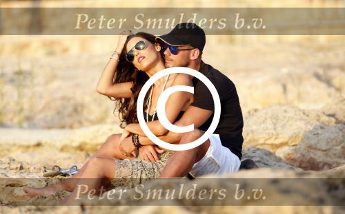 Ibiza 10 juli 2012
Wesley Sneijder en zijn vrouw Yolanthe Sneijder Cabau verliefd op ibiza genieten van de ondergaande zon.
Peter Smulders bv