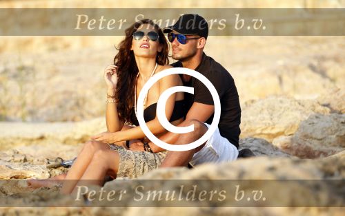 Ibiza 10 juli 2012
Wesley Sneijder en zijn vrouw Yolanthe Sneijder Cabau verliefd op ibiza genieten van de ondergaande zon.
Peter Smulders bv
