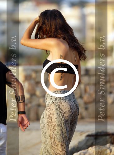 Ibiza 10 juli 2012
Wesley Sneijder en zijn vrouw Yolanthe Sneijder Cabau verliefd op ibiza genieten van de ondergaande zon.
Peter Smulders bv