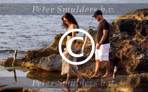 Ibiza 10 juli 2012
Wesley Sneijder en zijn vrouw Yolanthe Sneijder Cabau verliefd op ibiza genieten van de ondergaande zon.
Peter Smulders bv
