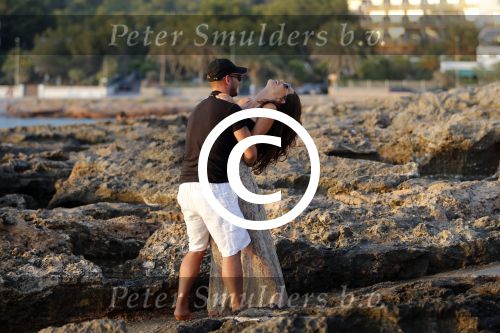 Ibiza 10 juli 2012
Wesley Sneijder en zijn vrouw Yolanthe Sneijder Cabau verliefd op ibiza genieten van de ondergaande zon.
Peter Smulders bv