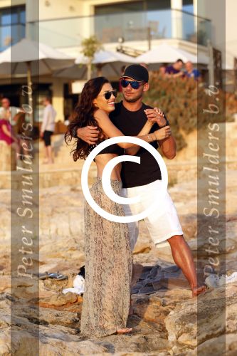 Ibiza 10 juli 2012
Wesley Sneijder en zijn vrouw Yolanthe Sneijder Cabau verliefd op ibiza genieten van de ondergaande zon.
Peter Smulders bv