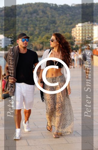Ibiza 10 juli 2012
Wesley Sneijder en zijn vrouw Yolanthe Sneijder Cabau verliefd op ibiza genieten van de ondergaande zon.
Peter Smulders bv