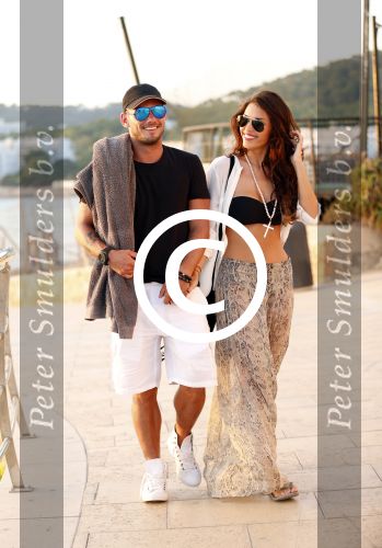Ibiza 10 juli 2012
Wesley Sneijder en zijn vrouw Yolanthe Sneijder Cabau verliefd op ibiza genieten van de ondergaande zon.
Peter Smulders bv