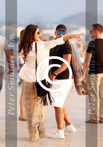Ibiza 10 juli 2012
Wesley Sneijder en zijn vrouw Yolanthe Sneijder Cabau verliefd op ibiza genieten van de ondergaande zon.
Peter Smulders bv