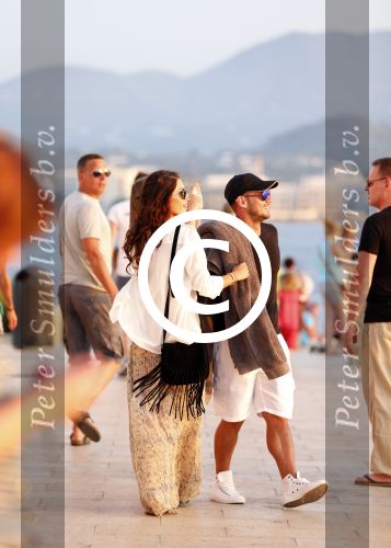 Ibiza 10 juli 2012
Wesley Sneijder en zijn vrouw Yolanthe Sneijder Cabau verliefd op ibiza genieten van de ondergaande zon.
Peter Smulders bv