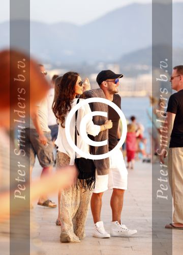 Ibiza 10 juli 2012
Wesley Sneijder en zijn vrouw Yolanthe Sneijder Cabau verliefd op ibiza genieten van de ondergaande zon.
Peter Smulders bv