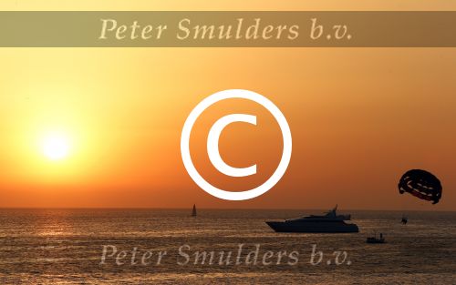 Ibiza 10 juli 2012
Wesley Sneijder en zijn vrouw Yolanthe Sneijder Cabau verliefd op ibiza genieten van de ondergaande zon.
Peter Smulders bv