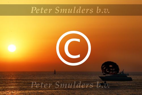 Ibiza 10 juli 2012
Wesley Sneijder en zijn vrouw Yolanthe Sneijder Cabau verliefd op ibiza genieten van de ondergaande zon.
Peter Smulders bv