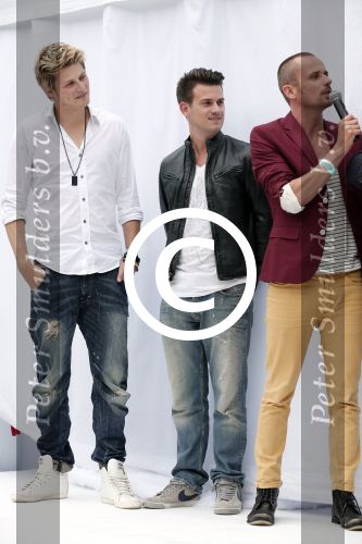 Haarlem 27 juni 2012
Premiere ice age 4 in pathe haarlem. stemmenkast met Levi v Kempen Jack v Gelder Gers Pardoel Tim Douwsma Eddy Zoey en Ernst Daniel Smid
Peter Smulders bv