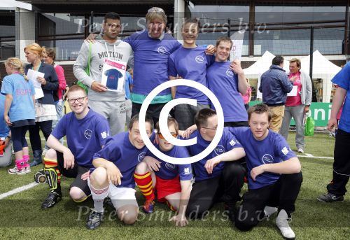 Amsterdam 29 juni 2013
Voetbaltournooi op de toekomst (ajax) voor de stichting de upside van down
met diverse bn ers en oud voetballers.. Syndroom van down. Aad de Mos
Peter Smulders bv