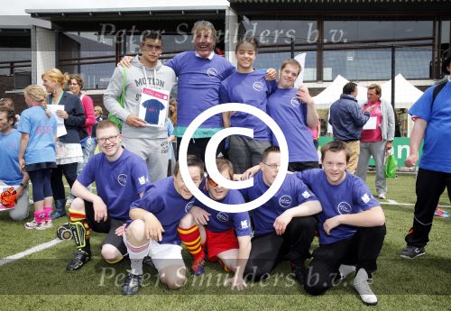 Amsterdam 29 juni 2013
Voetbaltournooi op de toekomst (ajax) voor de stichting de upside van down
met diverse bn ers en oud voetballers.. Syndroom van down. Aad de Mos
Peter Smulders bv