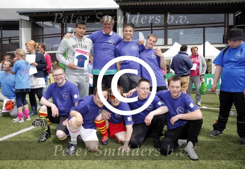 Amsterdam 29 juni 2013
Voetbaltournooi op de toekomst (ajax) voor de stichting de upside van down
met diverse bn ers en oud voetballers.. Syndroom van down. Aad de Mos
Peter Smulders bv