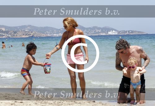 ibiza 15 juli 2013
Ruud en Aafke de wild met hun kinderen Toy Travis Johnny en Teddy op coco beach.
Peter Smulders bv