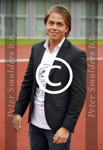 Amsterdam 3 juli 2013
Sjaak Swart 75 jaar . Hij viert dat met een wedstrijd met oud ajax spelers in het Olympisch stadion. Andre Hazes jr
Peter Smulders bv