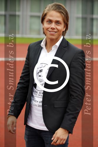 Amsterdam 3 juli 2013
Sjaak Swart 75 jaar . Hij viert dat met een wedstrijd met oud ajax spelers in het Olympisch stadion. Andre Hazes jr
Peter Smulders bv