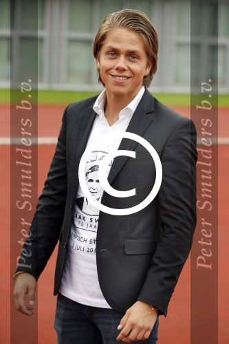 Amsterdam 3 juli 2013
Sjaak Swart 75 jaar . Hij viert dat met een wedstrijd met oud ajax spelers in het Olympisch stadion. Andre Hazes jr
Peter Smulders bv