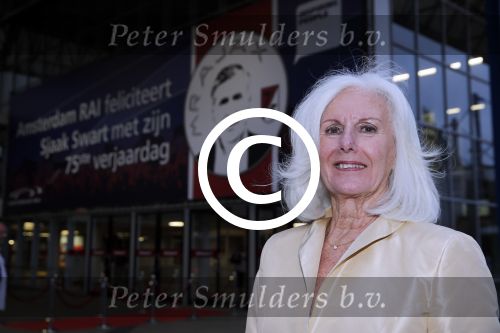 Amsterdam 3 juli 2013
Sjaak Swart 75 jaar . Hij viert dat met een wedstrijd met oud ajax spelers in het Olympisch stadion. Andrea Swart
Peter Smulders bv