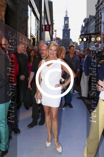 AMSTERDAM - Bij het Tuschinski Theater is de premiere van Behind the Candelabra. Met op de rode loper  Anita schuts