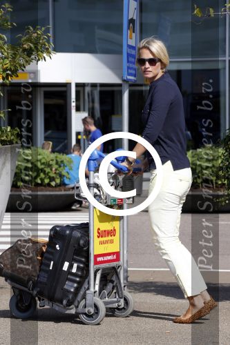 Schiphol 8 augustus 2013
Anouk Smulders op schiphol.
Peter Smulders bv
