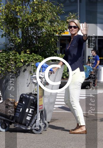 Schiphol 8 augustus 2013
Anouk Smulders op schiphol.
Peter Smulders bv