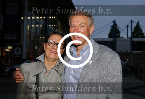 Amsterdam 3 juli 2013
Sjaak Swart 75 jaar . Hij viert dat met een wedstrijd met oud ajax spelers in het Olympisch stadion. Ard Schenk met vrouw
Peter Smulders bv