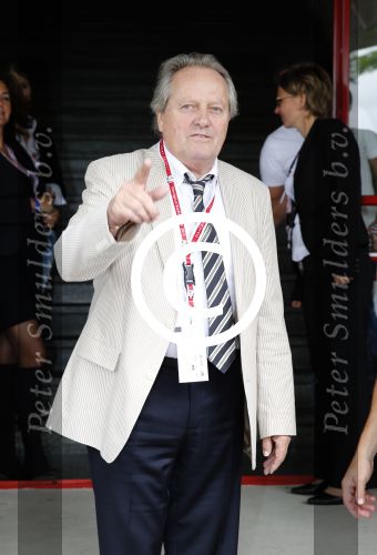 Amsterdam 3 juli 2013
Sjaak Swart 75 jaar . Hij viert dat met een wedstrijd met oud ajax spelers in het Olympisch stadion. Arie Haan met vrouw
Peter Smulders bv