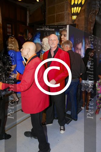 AMSTERDAM - Bij het Tuschinski Theater is de premiere van Behind the Candelabra. Met op de rode loper  Arjan Ederveen met partner.