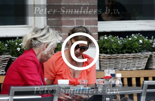 Amsterdam 2 juli 2013
Astrid Joosten op terras met een vreidnin.
Peter Smulders bv