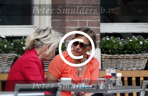 Amsterdam 2 juli 2013
Astrid Joosten op terras met een vreidnin.
Peter Smulders bv