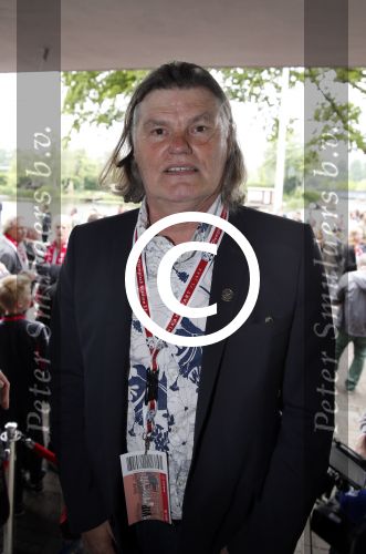 Amsterdam 3 juli 2013
Sjaak Swart 75 jaar . Hij viert dat met een wedstrijd met oud ajax spelers in het Olympisch stadion. Barry Hulshof met vrouw en Frank Rijkaard
Peter Smulders bv