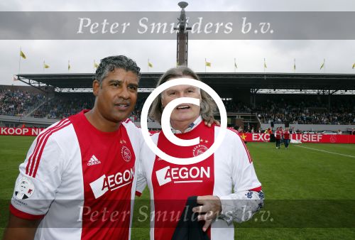 Amsterdam 3 juli 2013
Sjaak Swart 75 jaar . Hij viert dat met een wedstrijd met oud ajax spelers in het Olympisch stadion. Barry Hulshof met vrouw en Frank Rijkaard
Peter Smulders bv