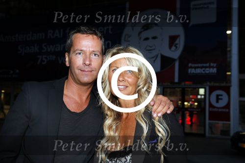 Amsterdam 3 juli 2013
Sjaak Swart 75 jaar . Hij viert dat met een wedstrijd met oud ajax spelers in het Olympisch stadion. Bart en Manuela v d Vlugt
Peter Smulders bv