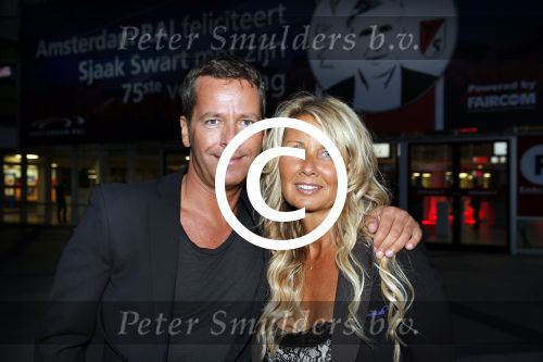 Amsterdam 3 juli 2013
Sjaak Swart 75 jaar . Hij viert dat met een wedstrijd met oud ajax spelers in het Olympisch stadion. Bart en Manuela v d Vlugt
Peter Smulders bv