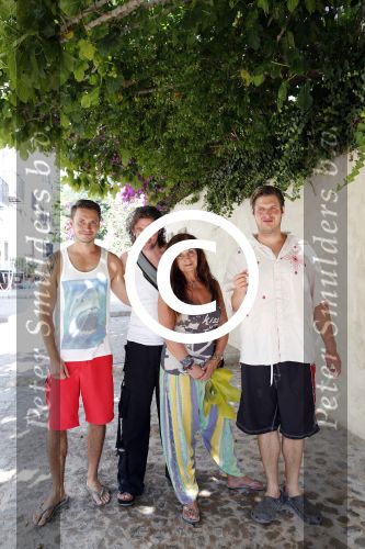 ibiza 18 juli 2013
Belinda Meuldijk met haar man Thierry Duval en kinderen Robert en Joshi in ibiza stad.
Peter Smulders bv