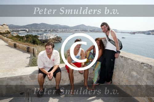 ibiza 18 juli 2013
Belinda Meuldijk met haar man Thierry Duval en kinderen Robert en Joshi in ibiza stad.
Peter Smulders bv