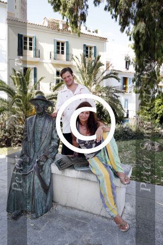 ibiza 18 juli 2013
Belinda Meuldijk met haar man Thierry Duval en kinderen Robert en Joshi in ibiza stad.
Peter Smulders bv
