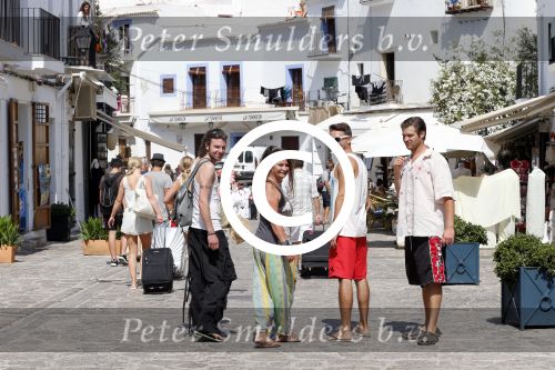 ibiza 18 juli 2013
Belinda Meuldijk met haar man Thierry Duval en kinderen Robert en Joshi in ibiza stad.
Peter Smulders bv