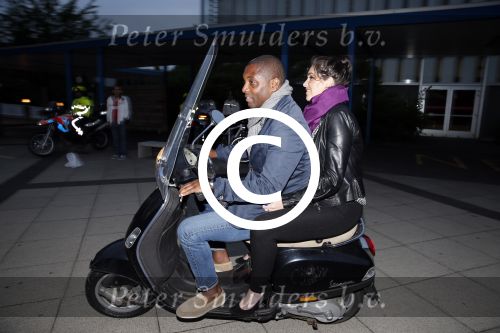 Amsterdam 3 juli 2013
Sjaak Swart 75 jaar . Hij viert dat met een wedstrijd met oud ajax spelers in het Olympisch stadion. Bryan Roy met vriendin op vespa scooter
Peter Smulders bv