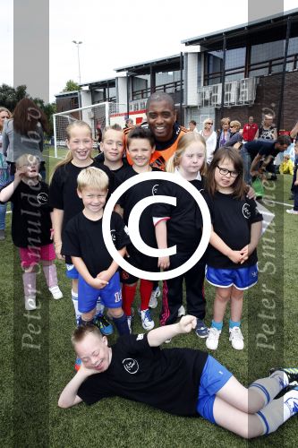 Amsterdam 29 juni 2013
Voetbaltournooi op de toekomst (ajax) voor de stichting de upside van down
met diverse bn ers en oud voetballers.. Syndroom van down. Bryan Roy
Peter Smulders bv