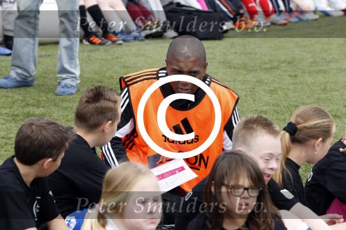 Amsterdam 29 juni 2013
Voetbaltournooi op de toekomst (ajax) voor de stichting de upside van down
met diverse bn ers en oud voetballers.. Syndroom van down. Bryan Roy
Peter Smulders bv
