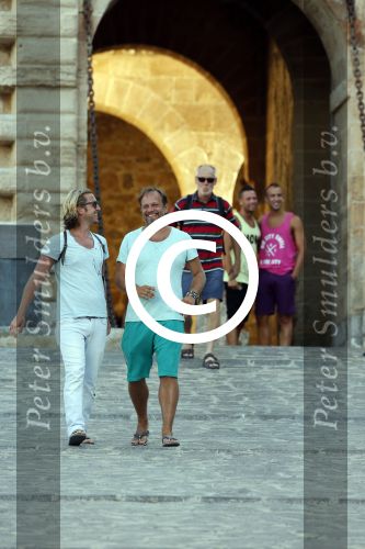 ibiza 16 juli 2013
Carlo Boszhard en zijn vriend Herald op vakantie op ibiza. Ze winkelen in de oude stad.
Peter Smulders bv