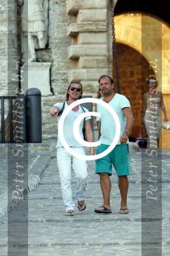 ibiza 16 juli 2013
Carlo Boszhard en zijn vriend Herald op vakantie op ibiza. Ze winkelen in de oude stad.
Peter Smulders bv